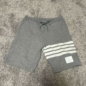 THOM BROWNE men Classic Sweat Shorts
White Engineered 4-Bar Thigh Stripe